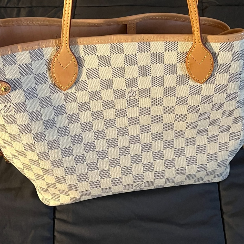 LOUIS VUITTON NeverFull. Used Twice.